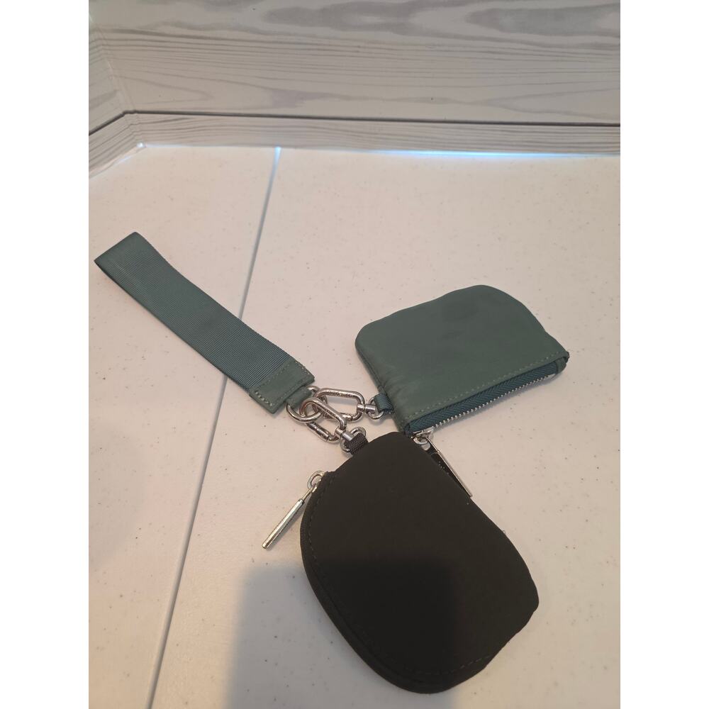 Lululemon Dual Pouch Wristlet Green and Sage Keychain Wallet Coin Pouch Women - Picture 2 of 3